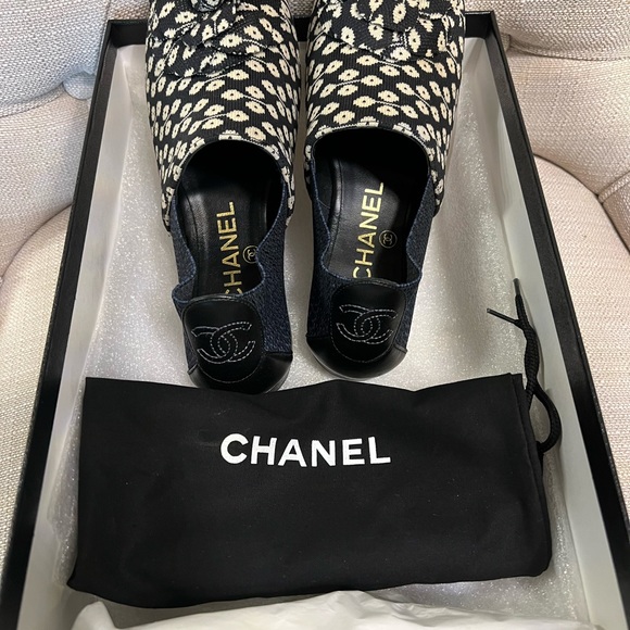 Chanel loafers *authentic* - Picture 2 of 5